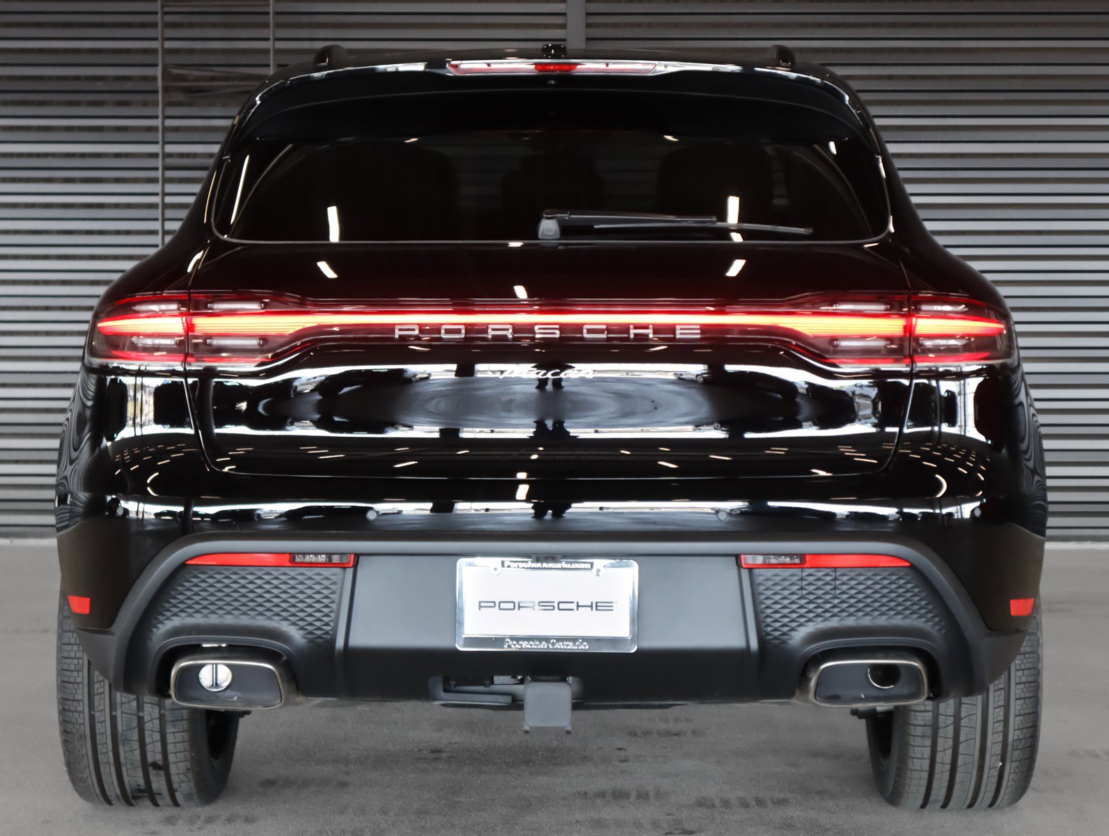 2025 Porsche Macan T photo 9