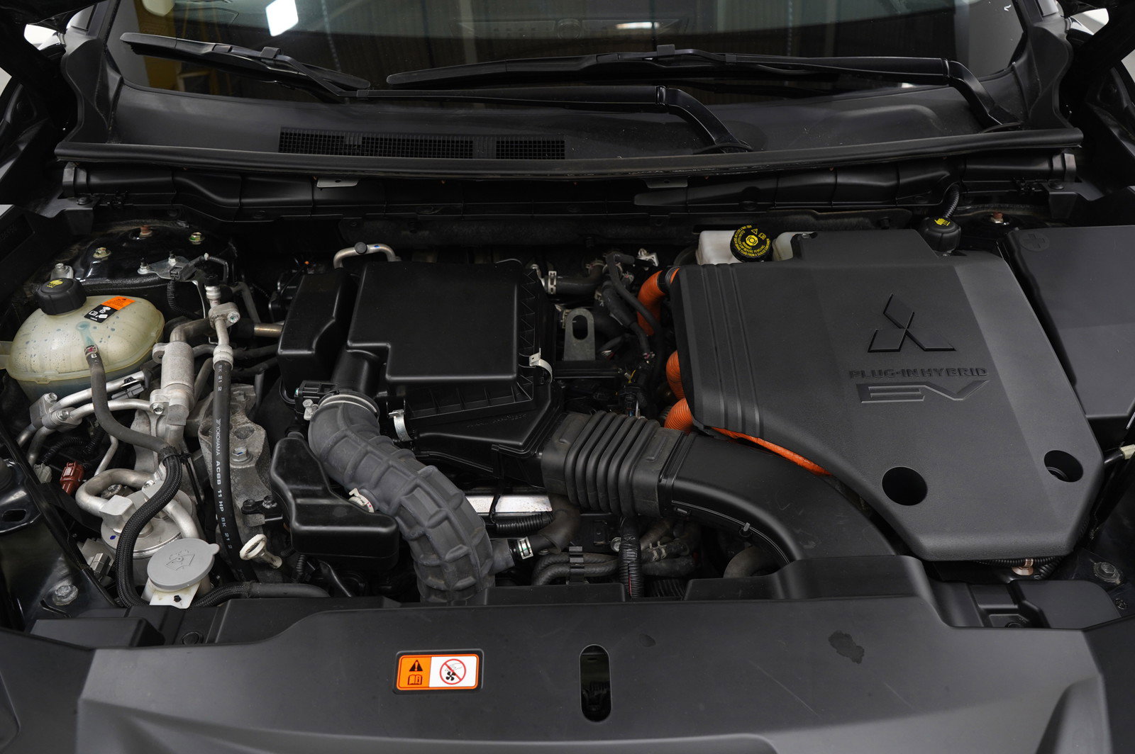 2023 Mitsubishi Outlander PHEV SE photo 30