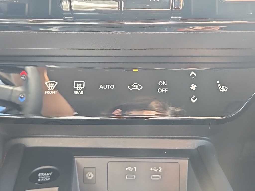 2026 Nissan Kicks SR photo 17