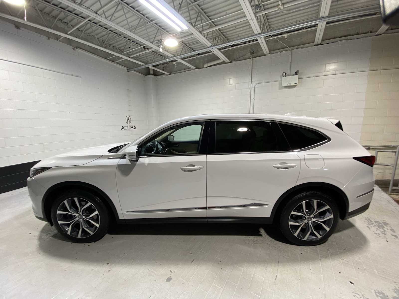 2023 Acura MDX Technology SH-AWD photo 3