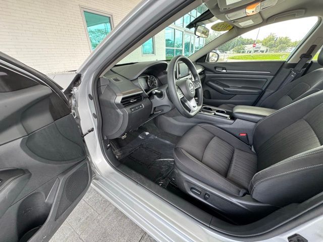 2024 Nissan Altima 2.5 SV photo 9