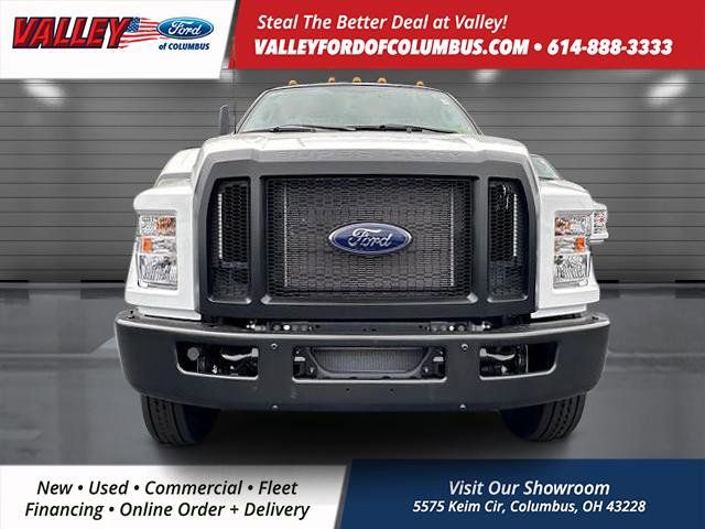 2025 Ford F-750 photo 2