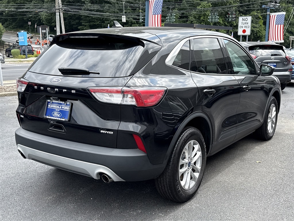 2022 Ford Escape SE photo 3