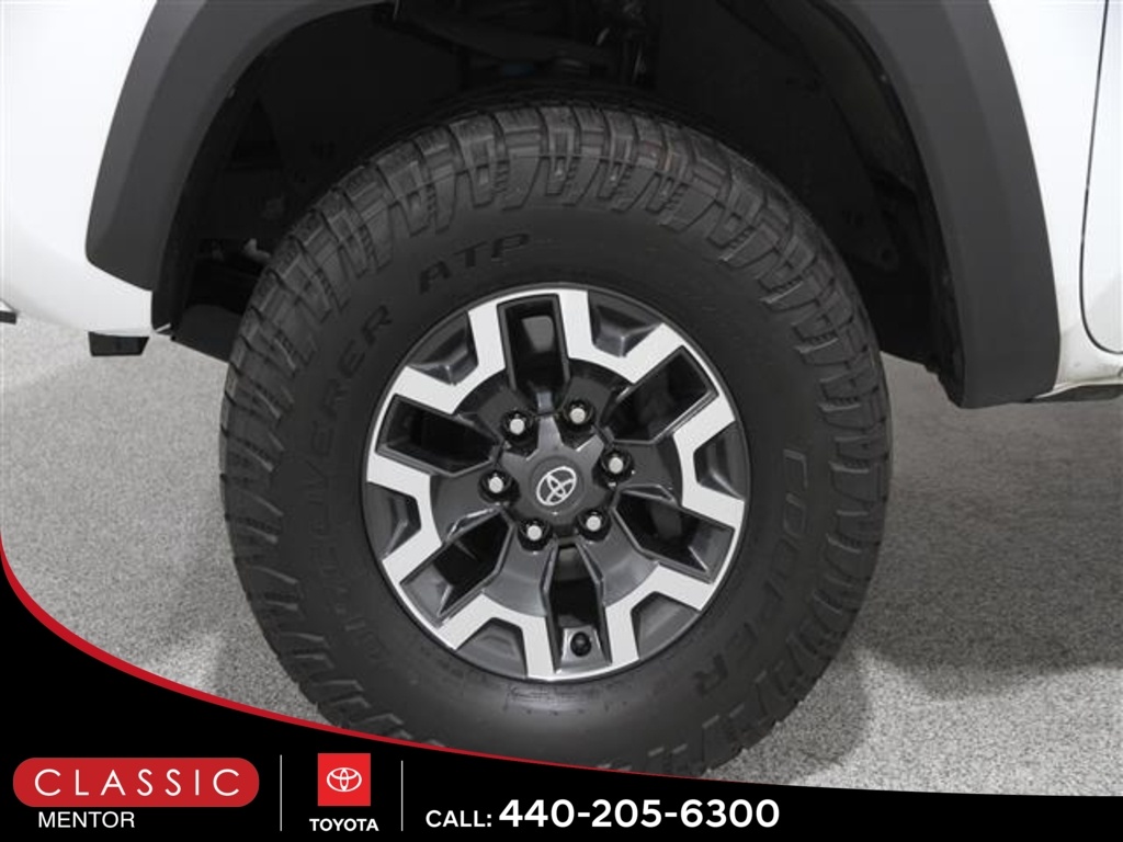 2022 Toyota Tacoma SR V6 photo 19