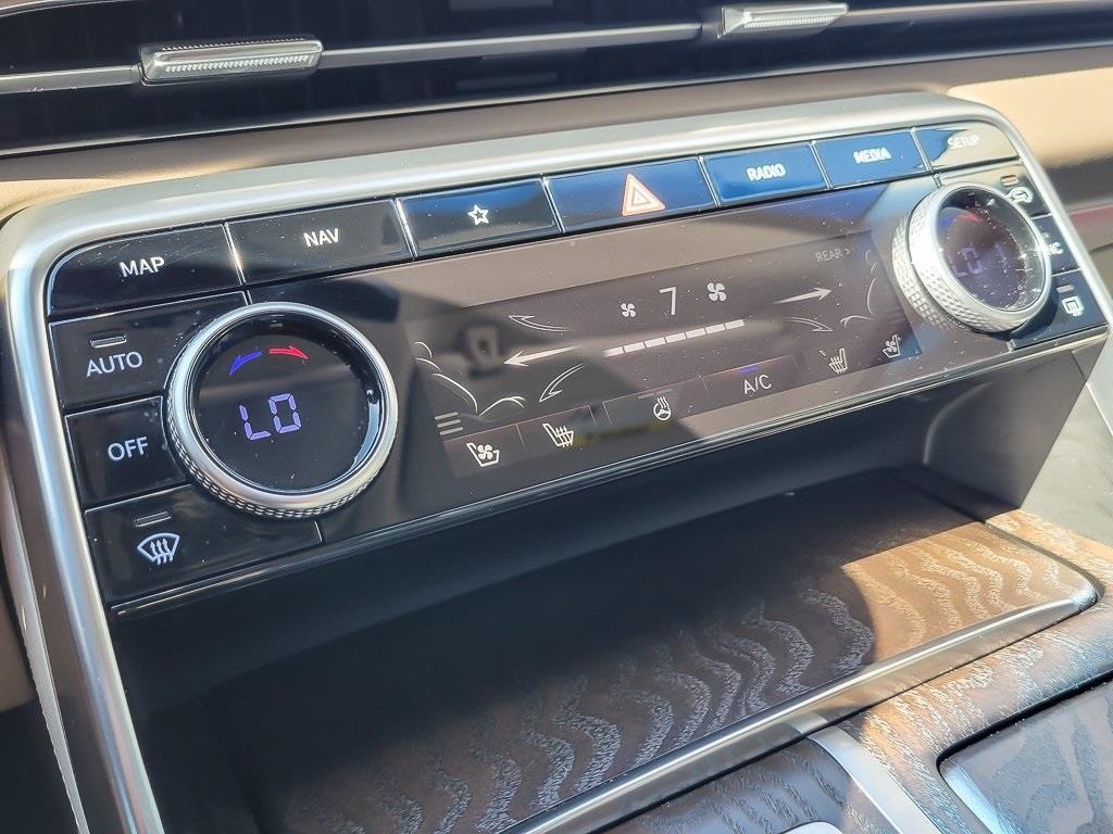 2022 GENESIS GV80 - Image 16