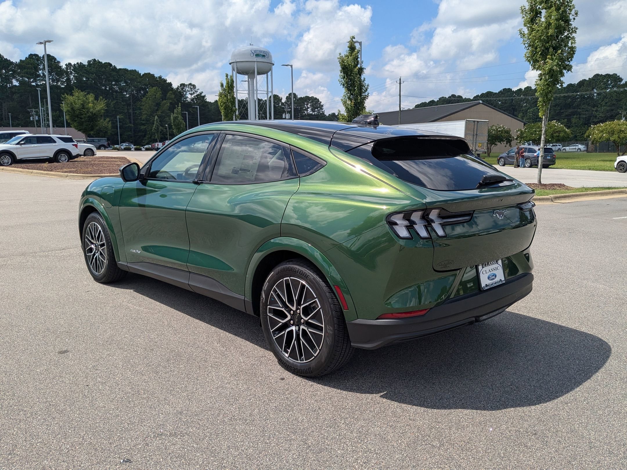 2025 Ford Mustang Mach-E Premium photo 9