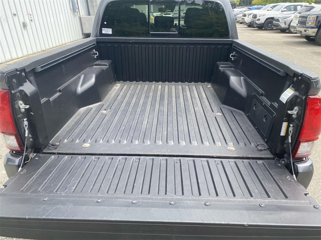2022 Toyota Tacoma SR5 photo 8