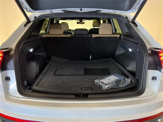 2026 Volkswagen Atlas Cross Sport SE Technology photo 5