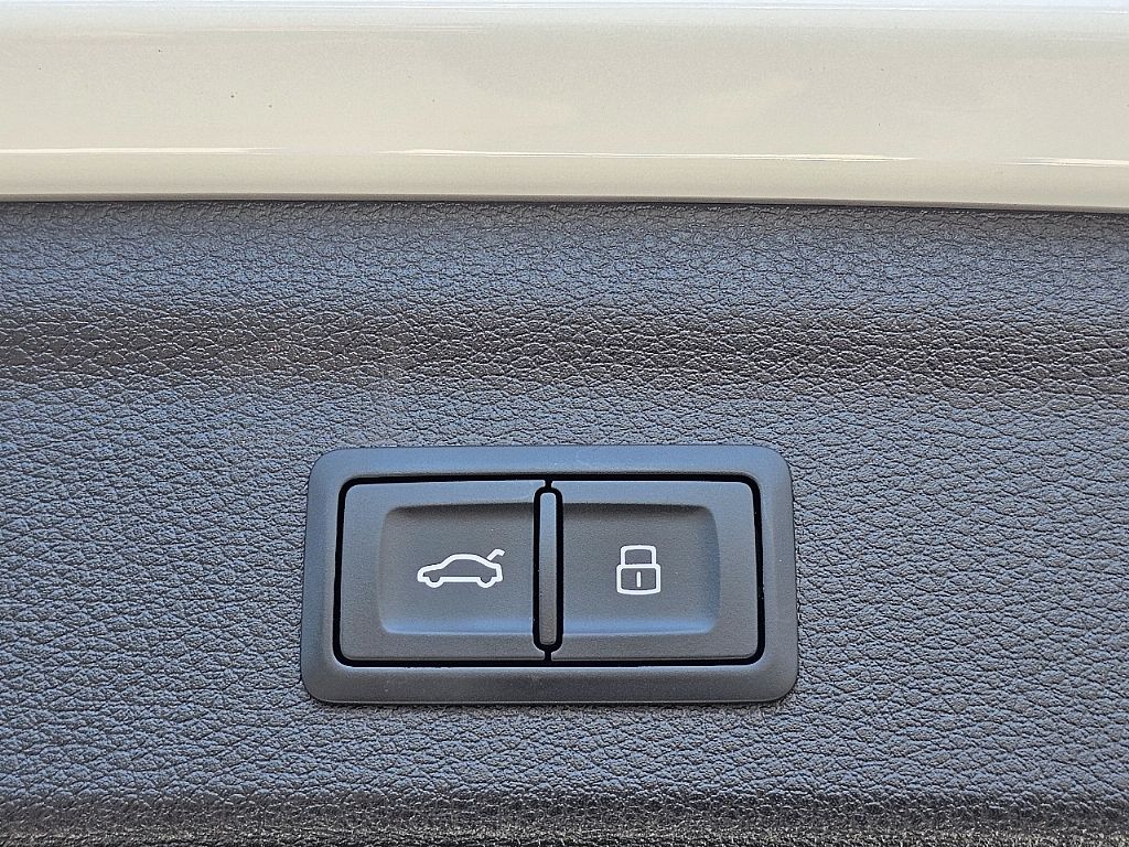 2020 Audi Q3 Premium Plus S line photo 9