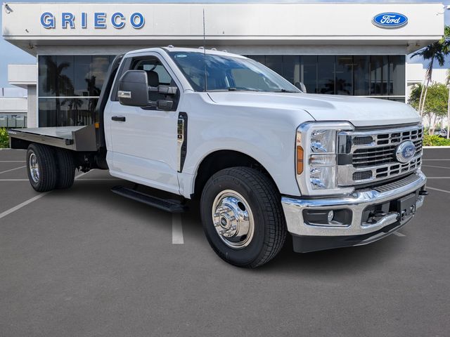 2026 Ford F-350 Super Duty Chassis Cab