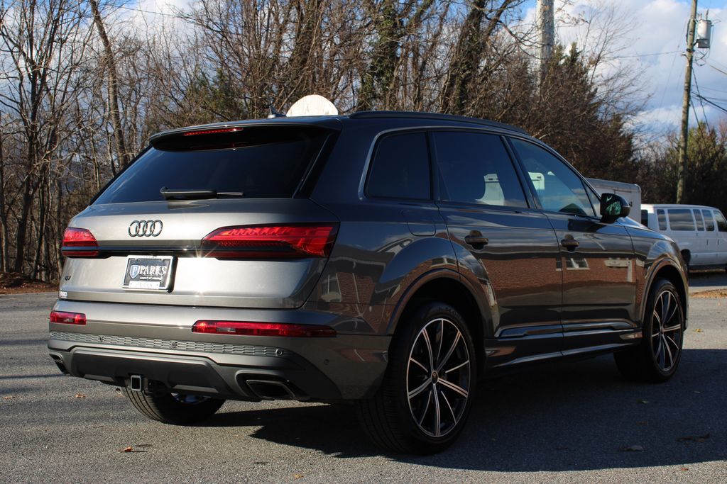2025 Audi Q7 45 Premium Plus photo 2