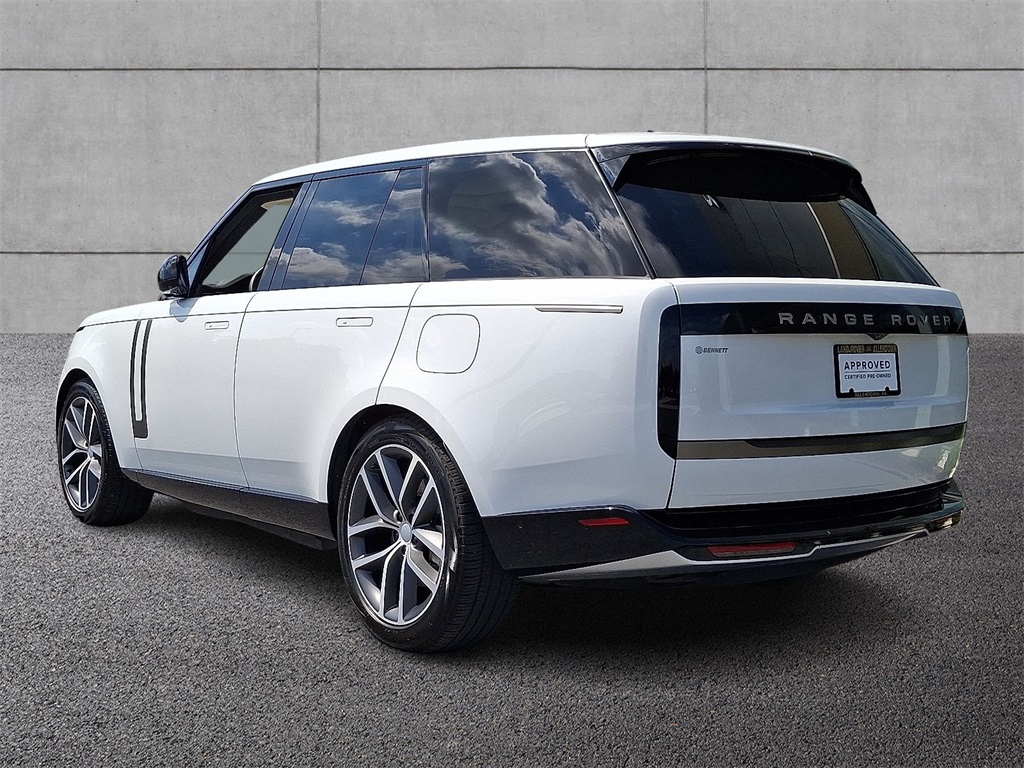 2025 Land Rover Range Rover SE photo 4