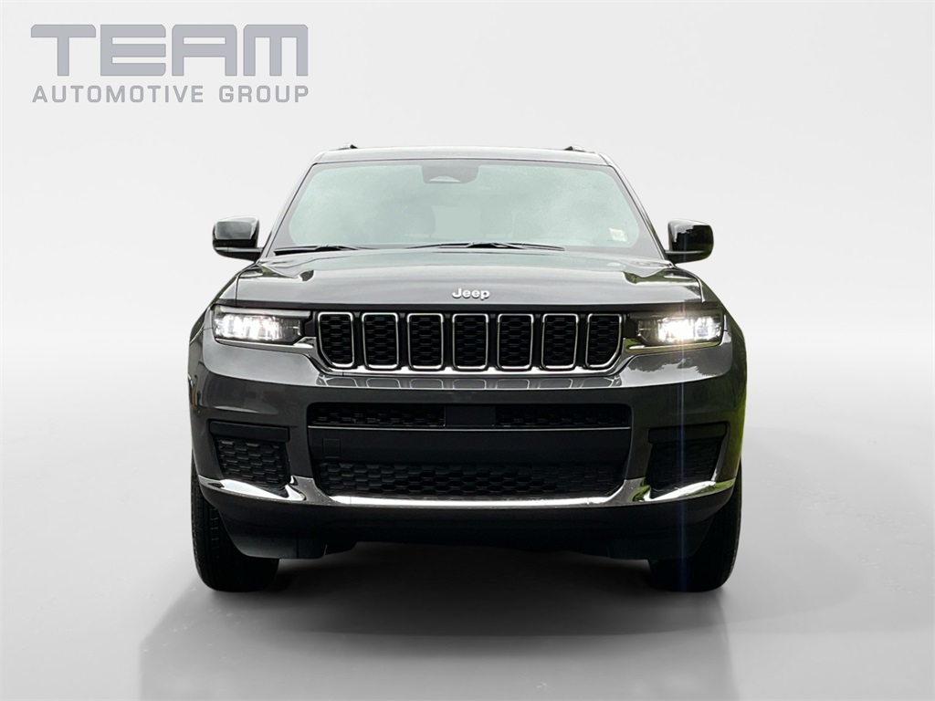 2025 Jeep Grand Cherokee Laredo photo 2