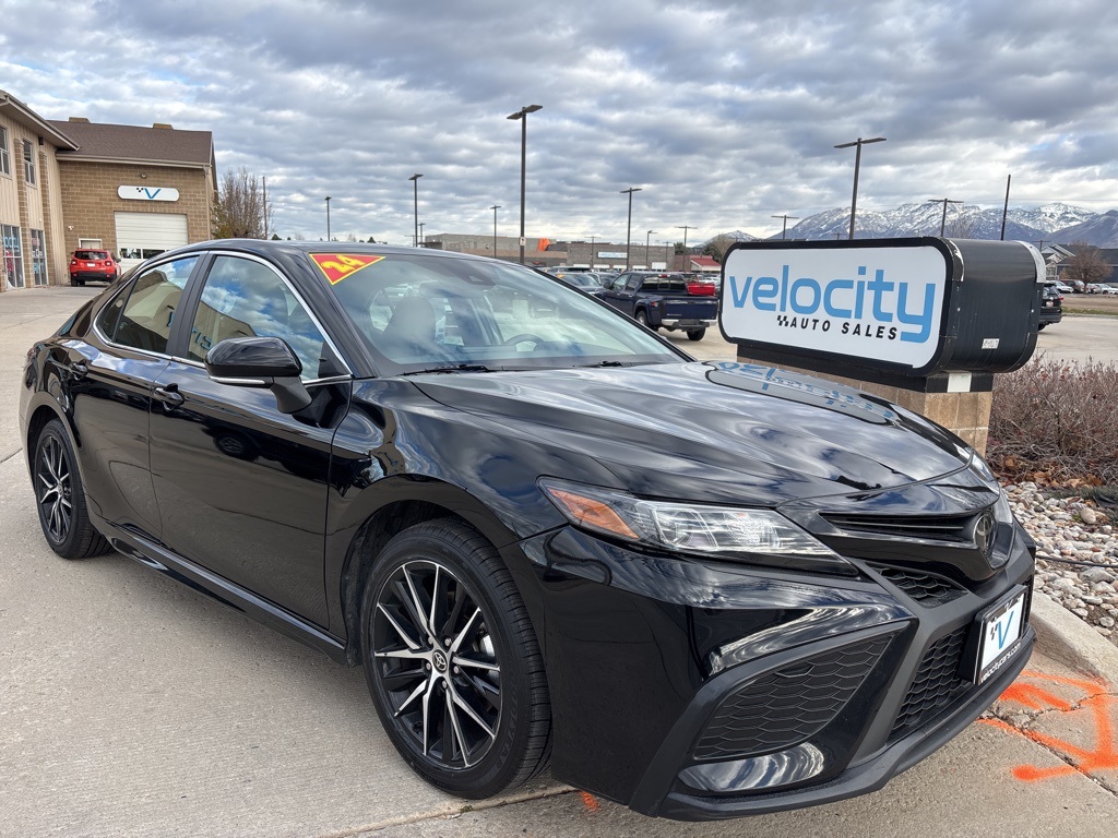 2024 Toyota Camry SE Nightshade's photo