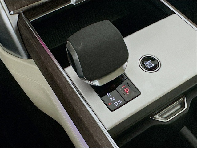 2025 Land Rover Range Rover SE photo 16