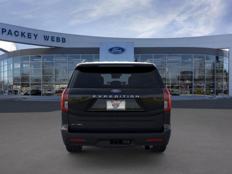 2025 Ford Expedition photo 3
