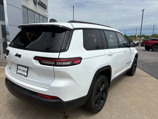 2023 Jeep Grand Cherokee Altitude photo 2