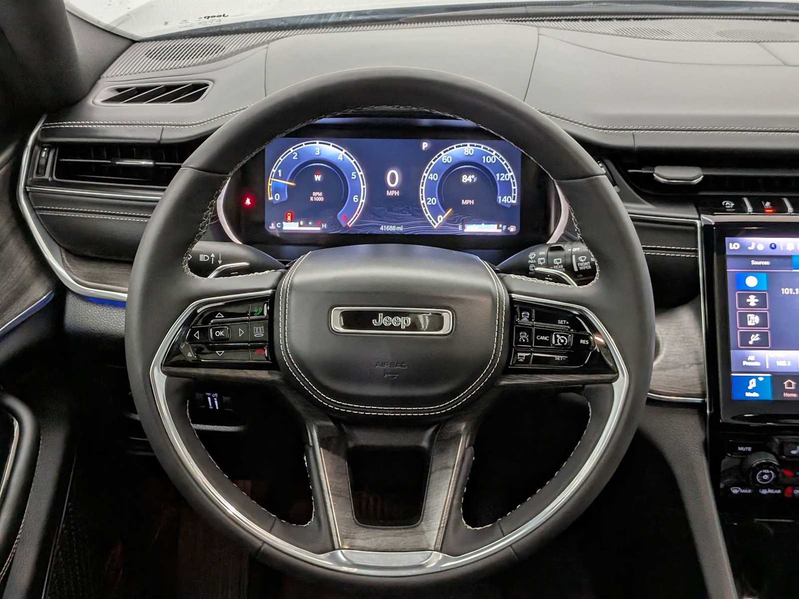 2024 Jeep Grand Cherokee Overland photo 23