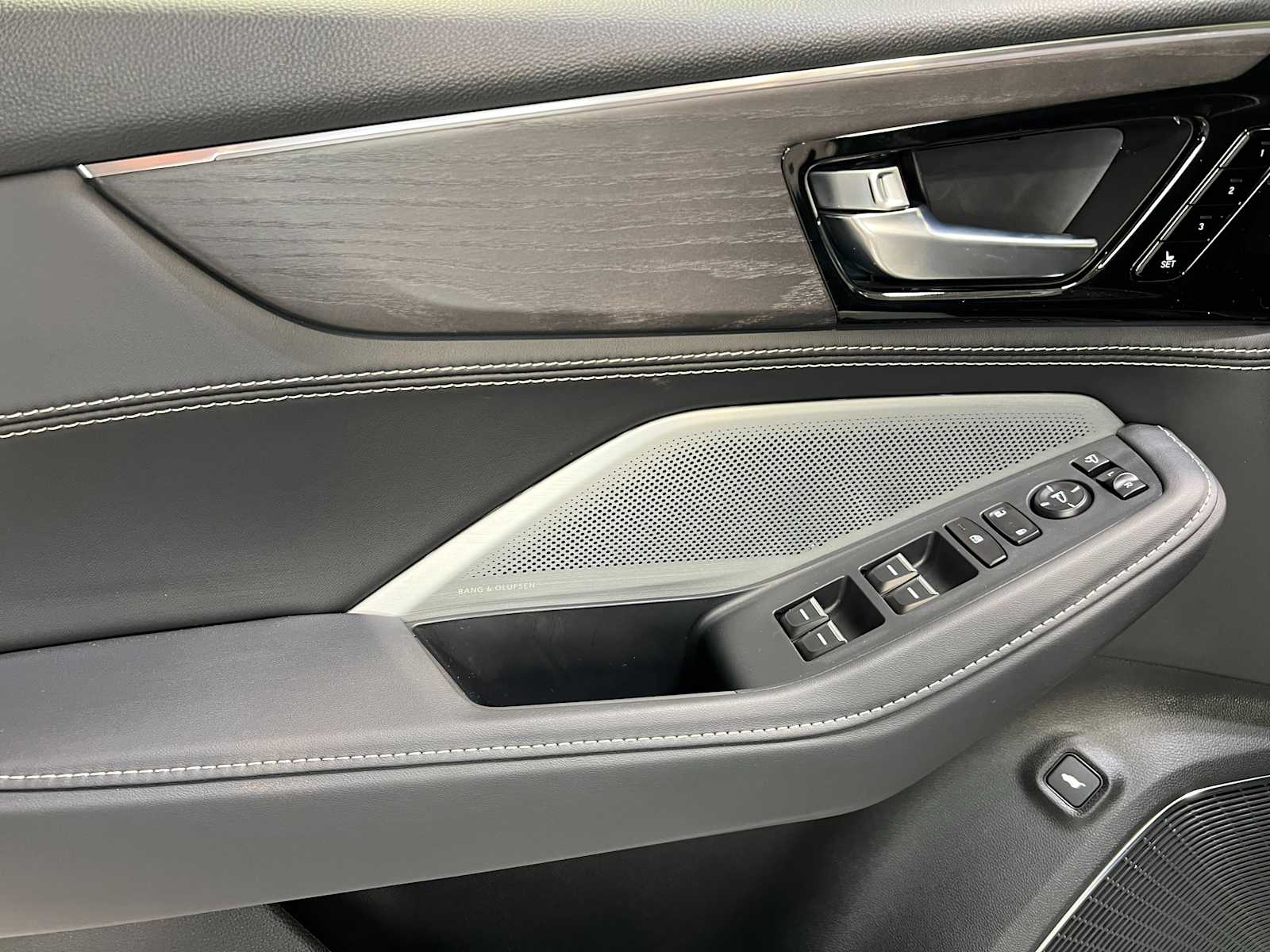 2026 Acura MDX SH-AWD Advance photo 20