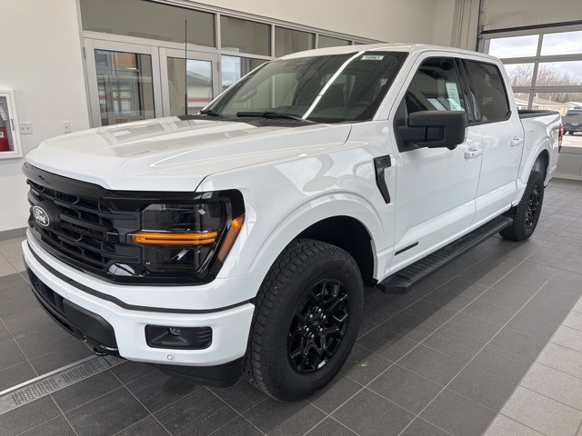 2025 Ford F-150 XLT photo 3