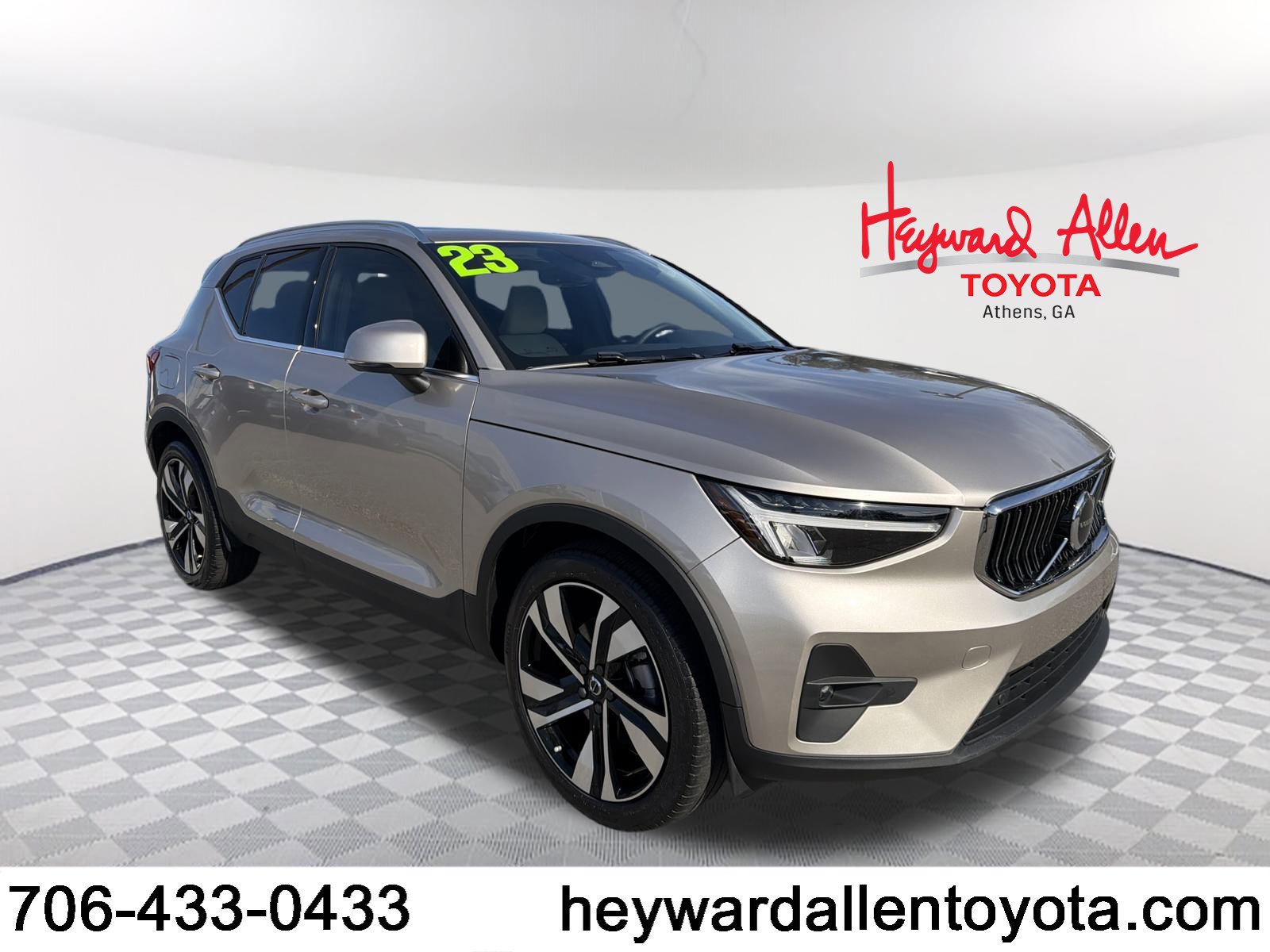 2023 Volvo XC40 Plus's photo