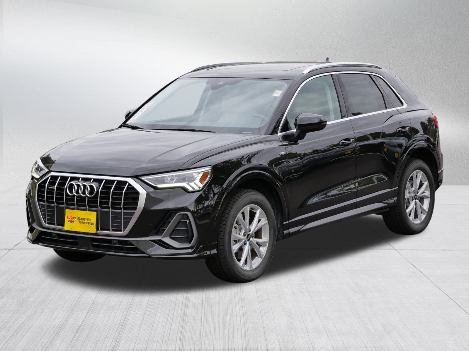 2023 Audi Q3 S line Premium photo 3