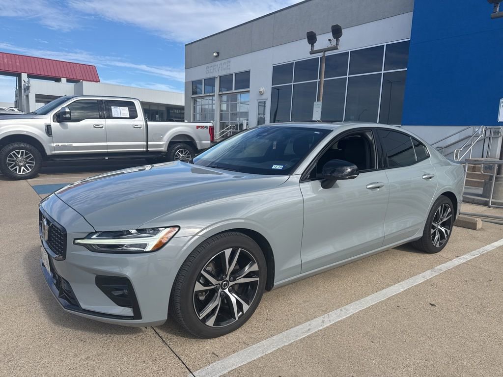 2024 Volvo S60 Core's photo