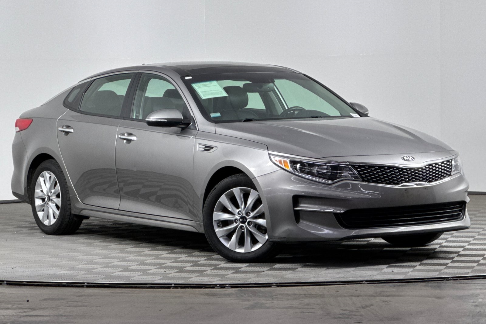 2018 Kia Optima EX photo 2