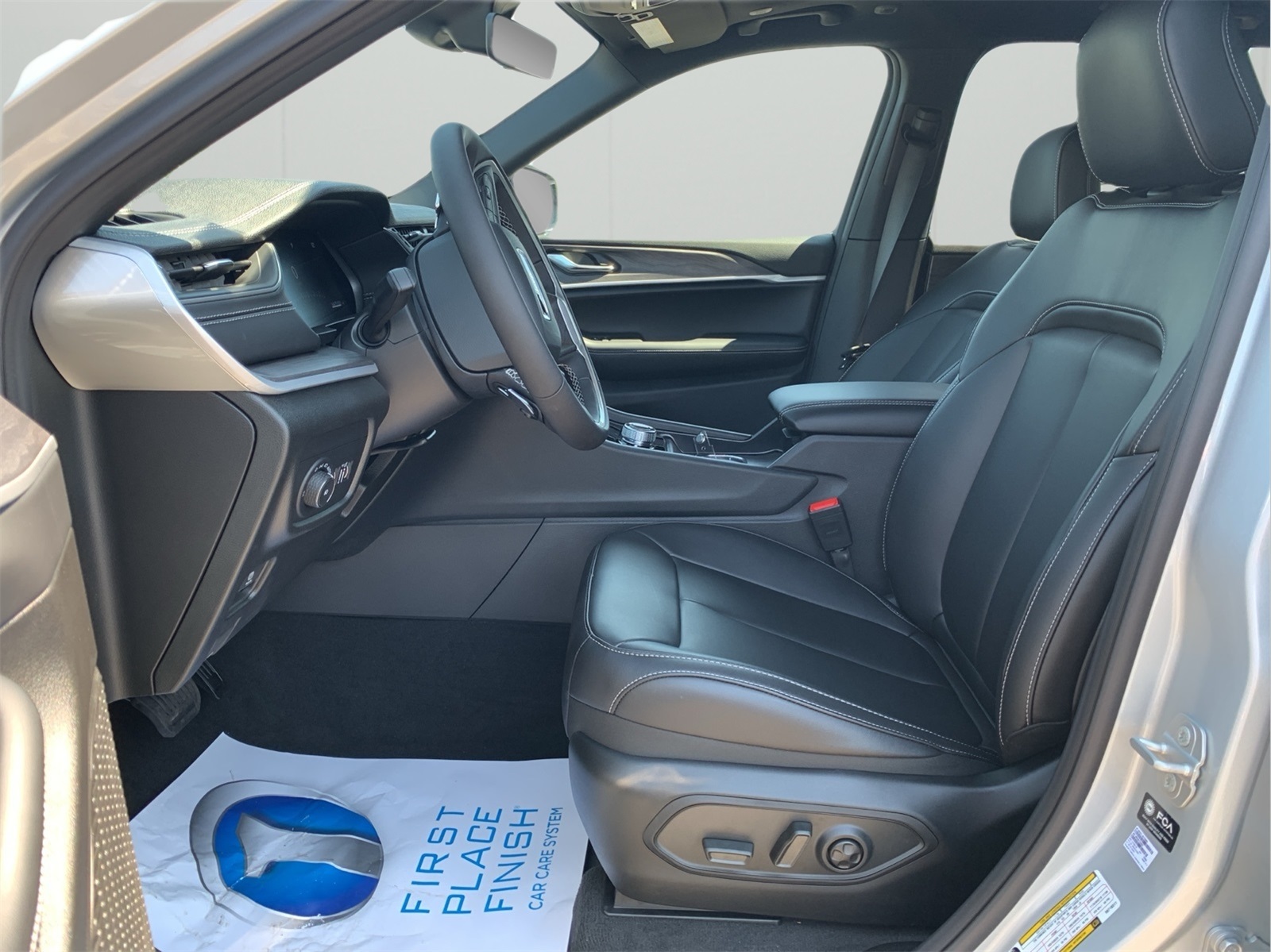 2025 Jeep Grand Cherokee Limited photo 10