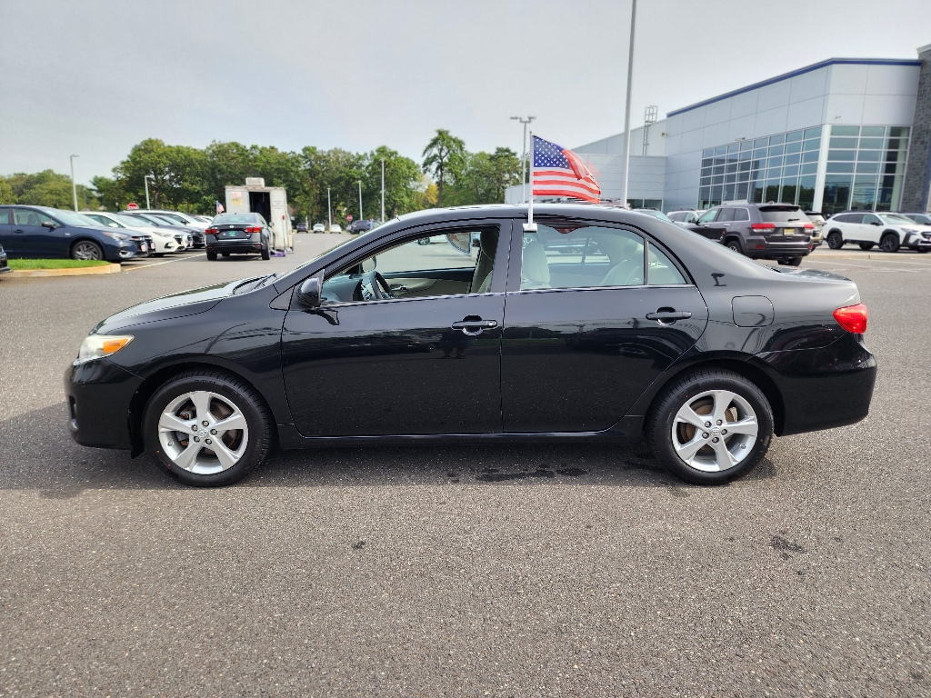 2012 Toyota Corolla LE photo 9