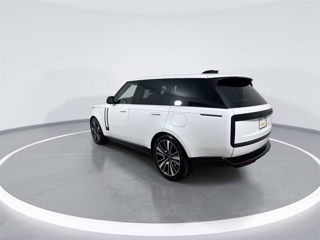 2025 Land Rover Range Rover SE photo 5