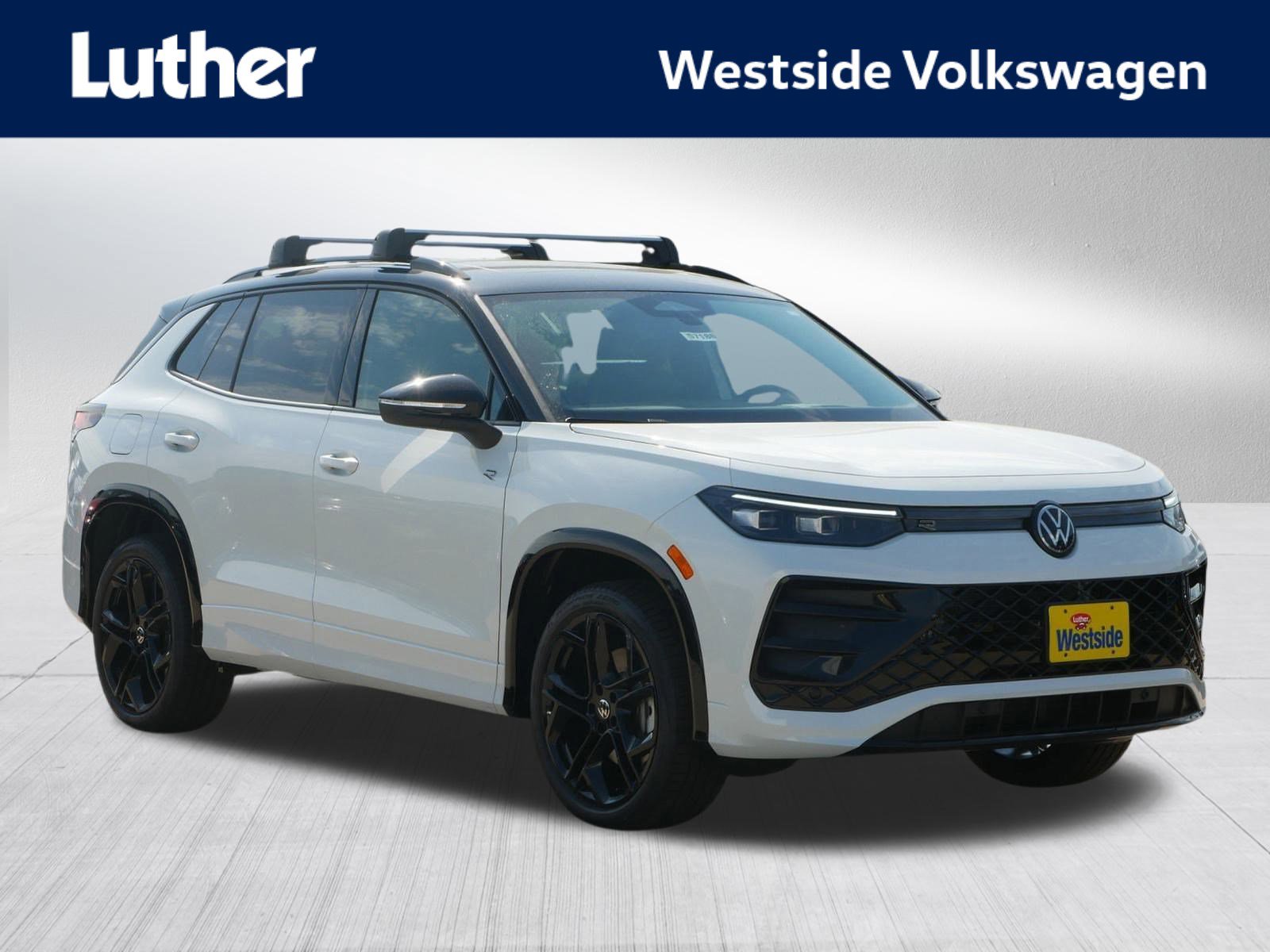 2025 Volkswagen Tiguan SE R-LINE BLACK's photo