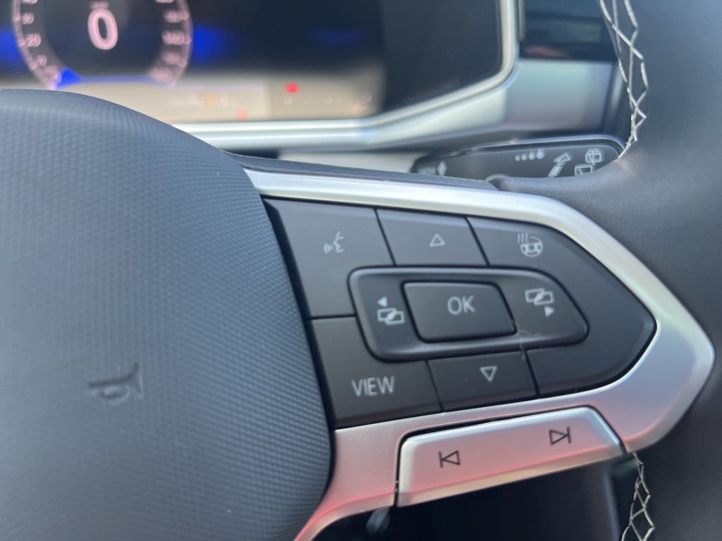 2025 Volkswagen Taos SE photo 28