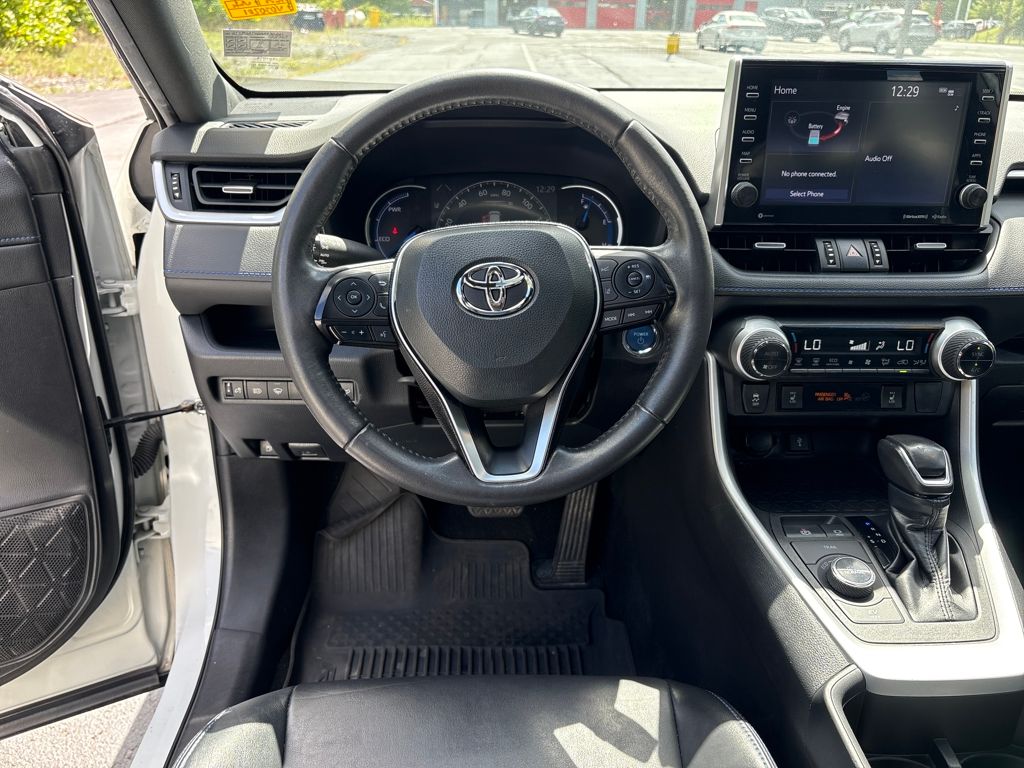 2022 Toyota RAV4 Hybrid XSE photo 13