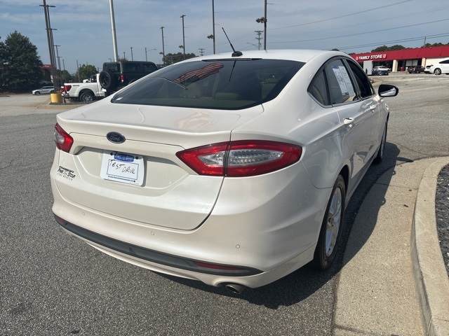 2016 Ford Fusion SE photo 5