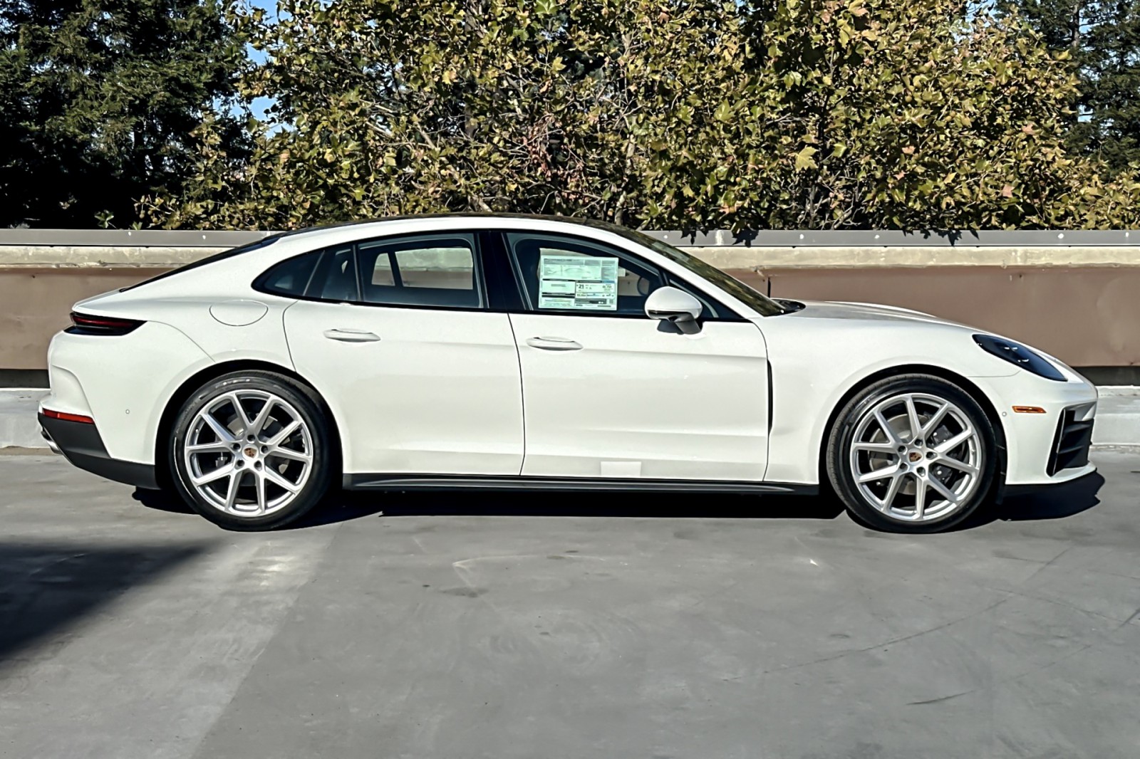 2025 Porsche Panamera 4 photo 9