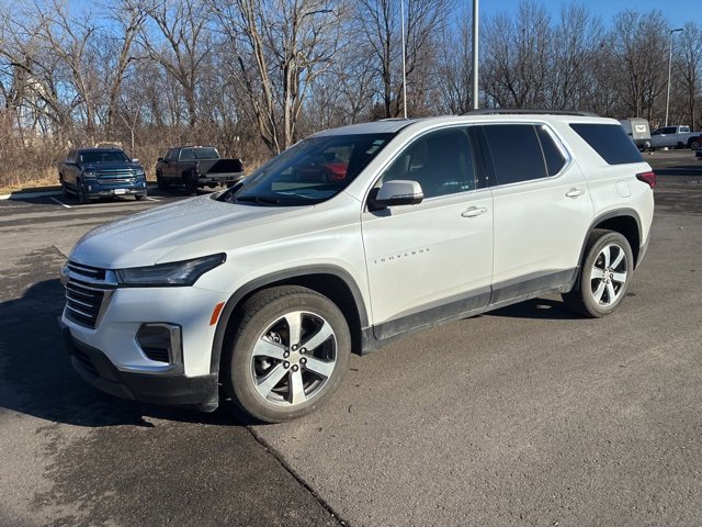 Used 2023 Chevrolet Traverse 3LT with VIN 1GNEVHKW9PJ323823 for sale in Kansas City