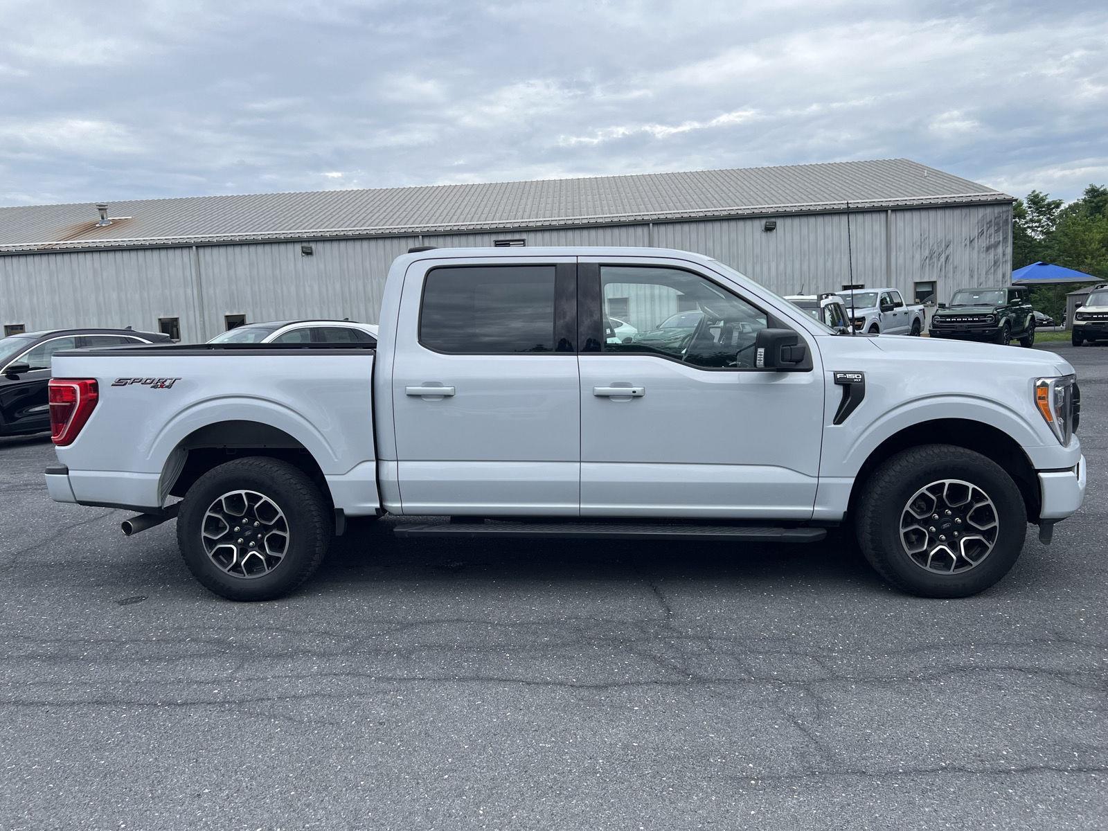 2022 Ford F-150 XLT photo 2