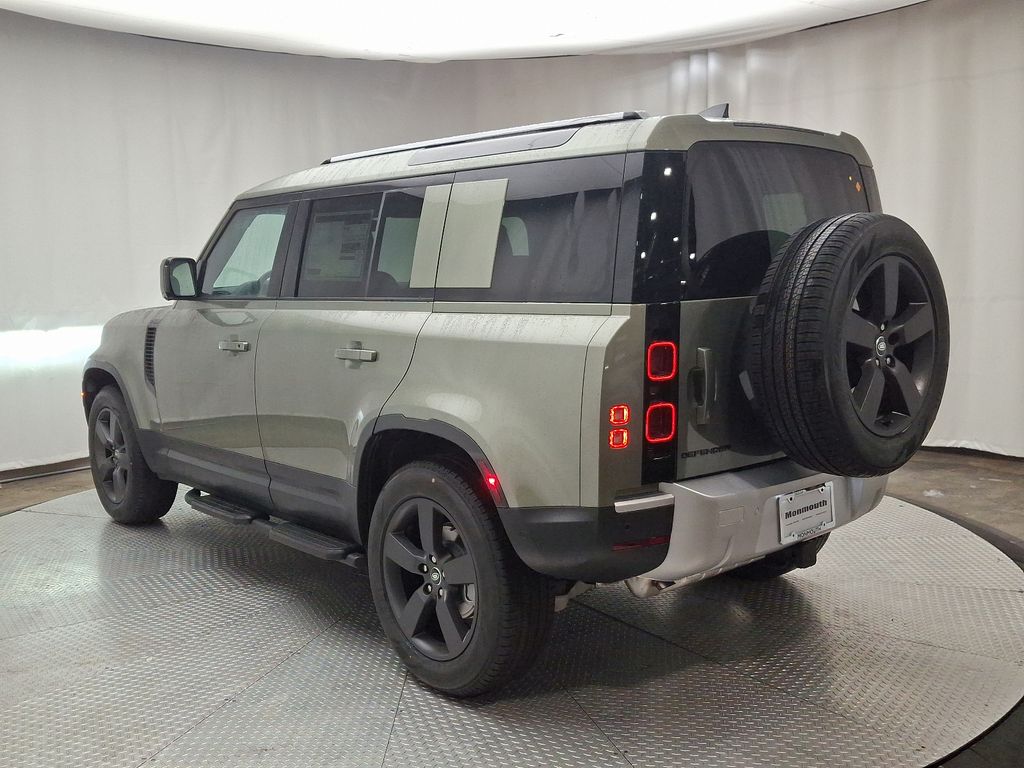 2025 Land Rover Defender 110 S photo 3
