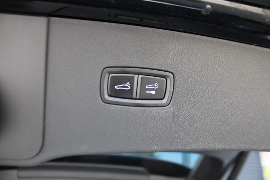 2025 Porsche Cayenne Coupe Base photo 31