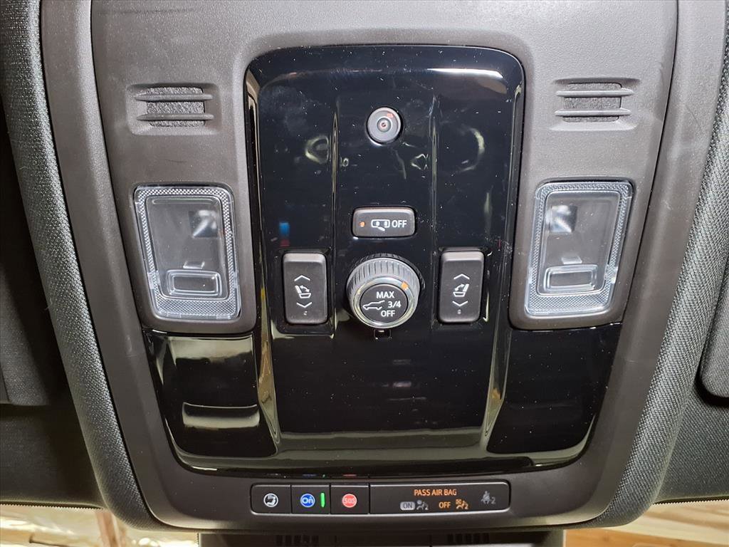 2025 Cadillac Escalade ESV Luxury photo 11