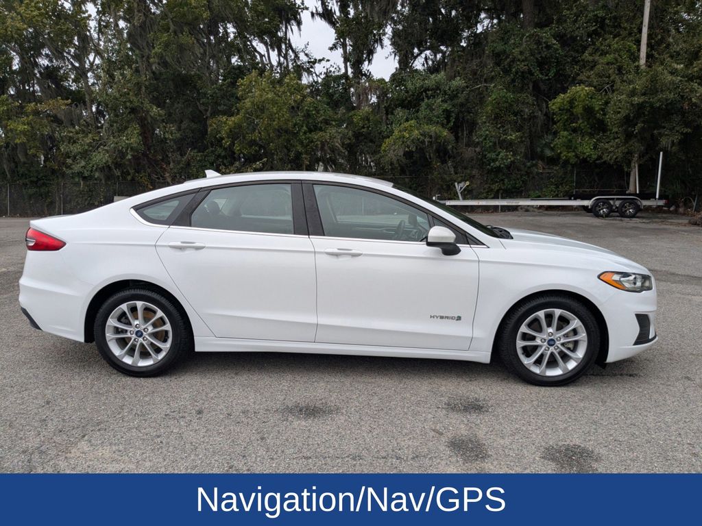 2019 Ford Fusion Hybrid SE photo 2