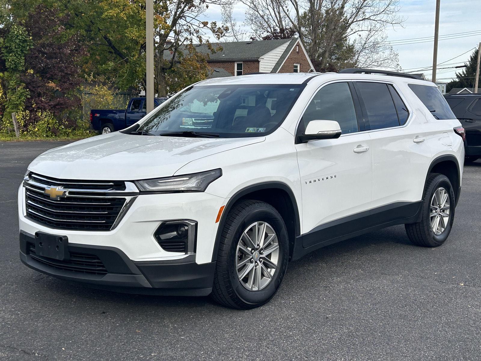 2023 Chevrolet Traverse Leather photo 2
