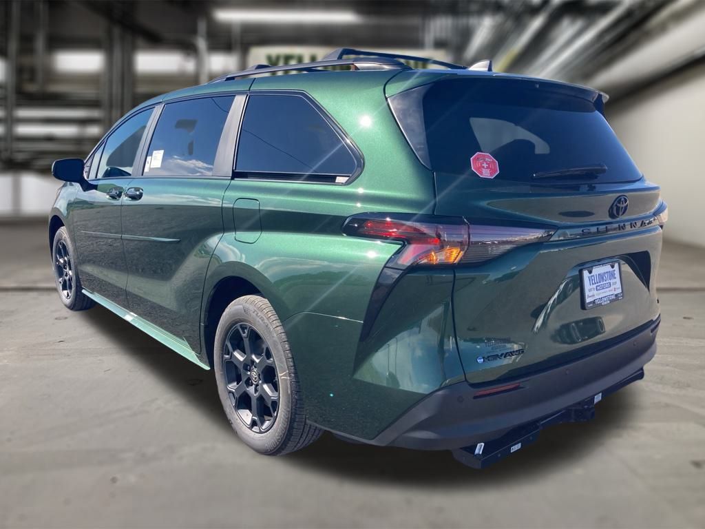 2025 Toyota Sienna Woodland Edition photo 8