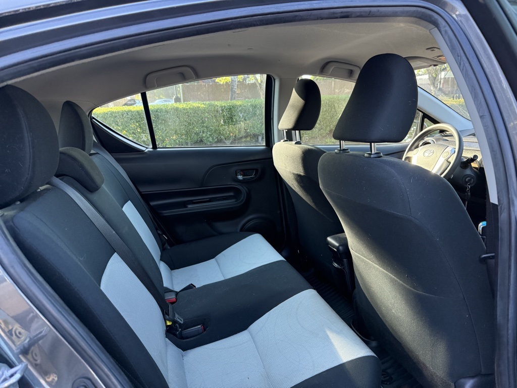 2015 Toyota Prius C Two photo 19