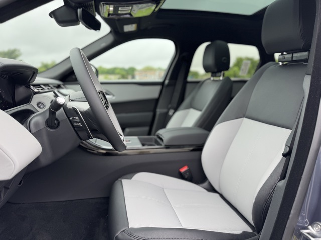 2026 Land Rover Range Rover Velar SE photo 11