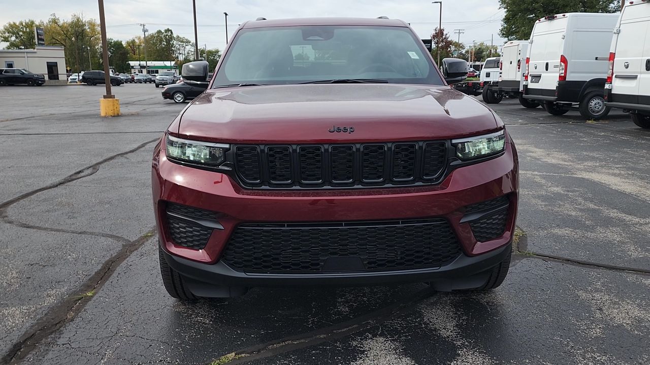 2025 Jeep Grand Cherokee Altitude photo 3