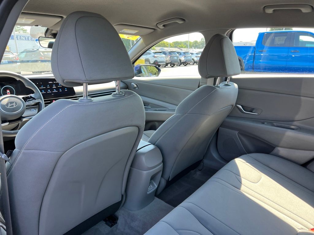 2024 Hyundai Elantra SEL photo 23