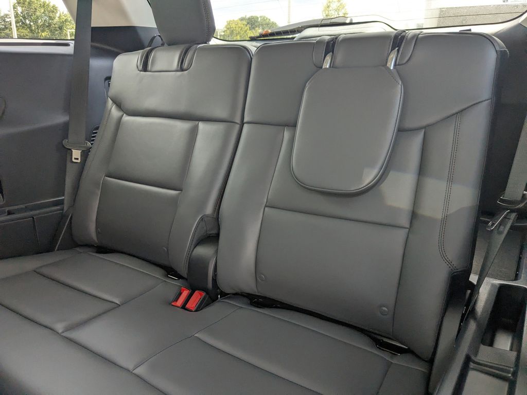 2025 Ford Explorer photo 14