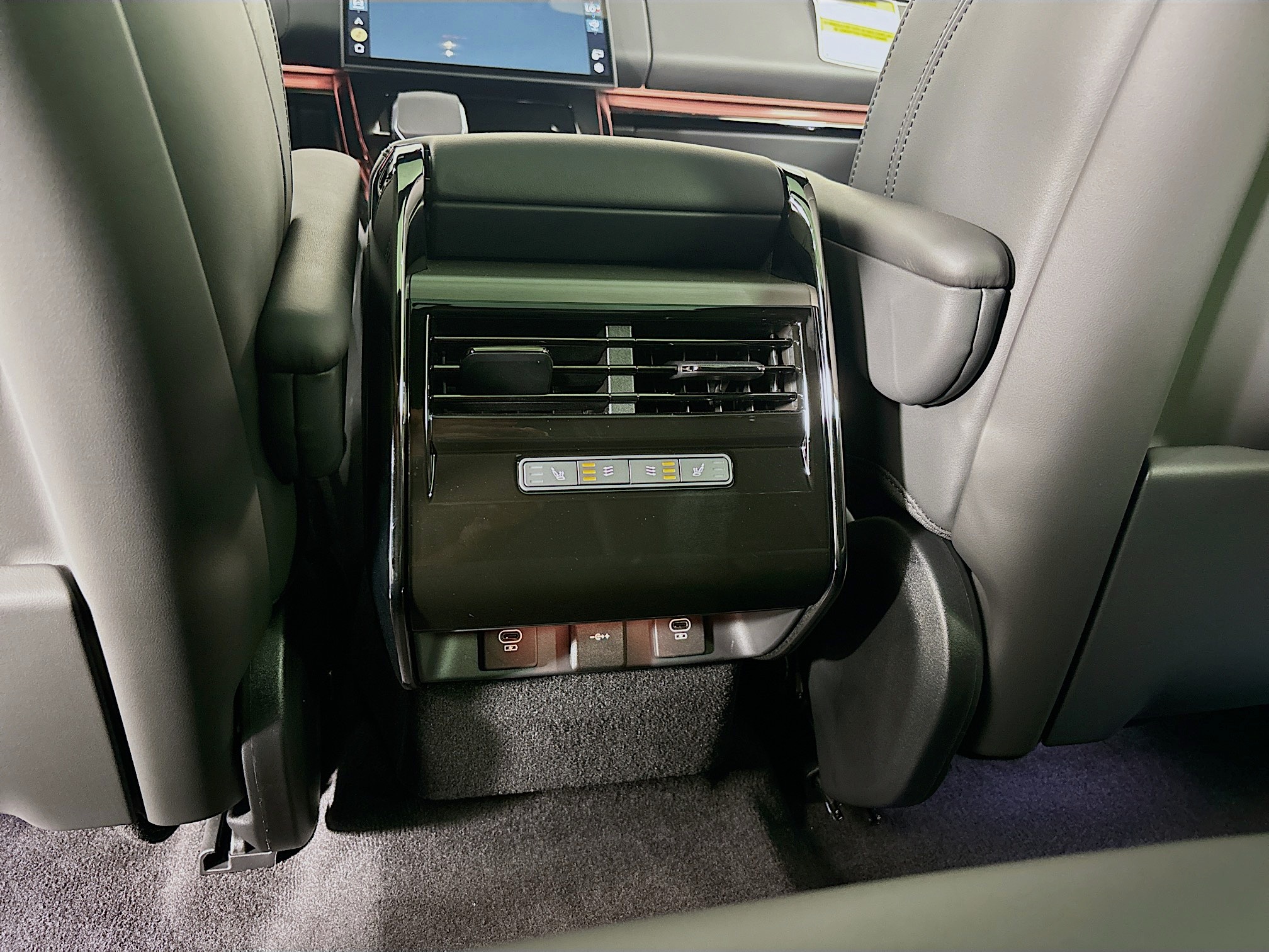 2025 Land Rover Range Rover Sport SE photo 25